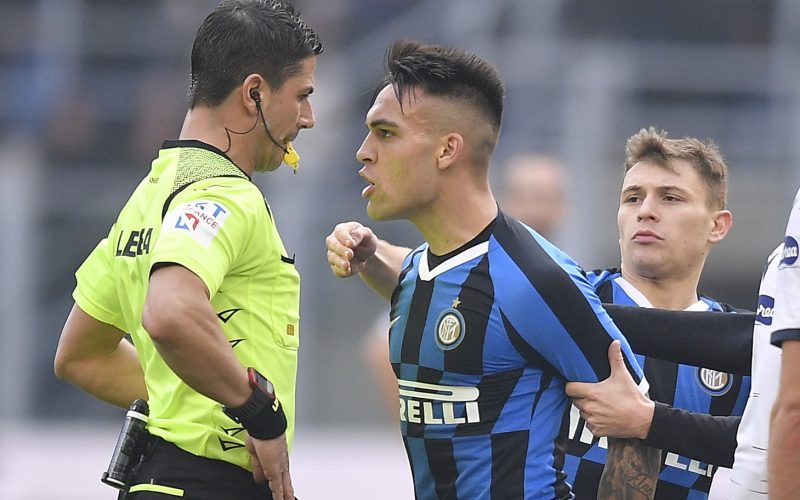 Furia Inter contro l’arbitro ma Lautaro Martinez ora rischia di saltare il derby