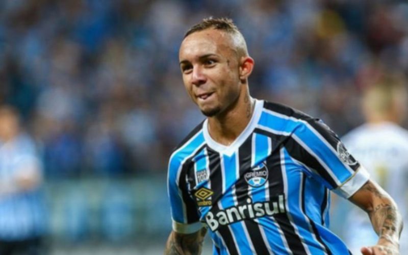 Calciomercato Napoli, c’è l’offerta per Everton!