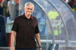 La Roma perde il derby, Mourinho non ci sta: “Arbitro non all’altezza, abbiamo dominato”