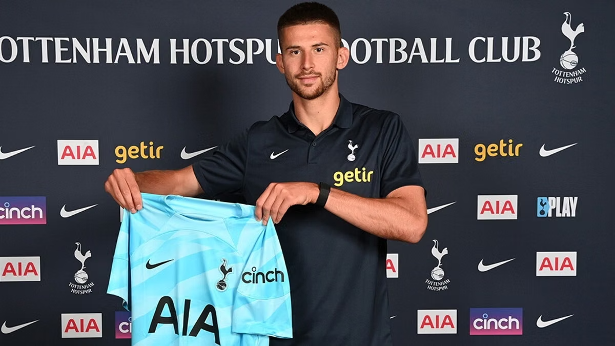 Calciomercato Juventus colpo di scena per la porta, si tratta per Vicario con il Tottenham