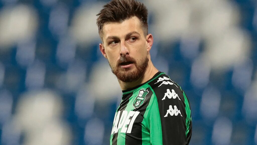 Calciomercato Sassuolo, si punta a un grande ritorno in difesa per sostituire Muharemovic: il nome 2 Calciomercato Sassuolo, si punta a un grande ritorno in difesa per sostituire Muharemovic: il nome