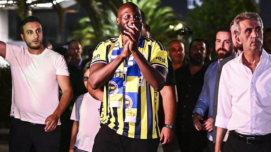 Il Napoli ufficializza la cessione di Lukaku al Fenerbahce il comunicato dei partenopei