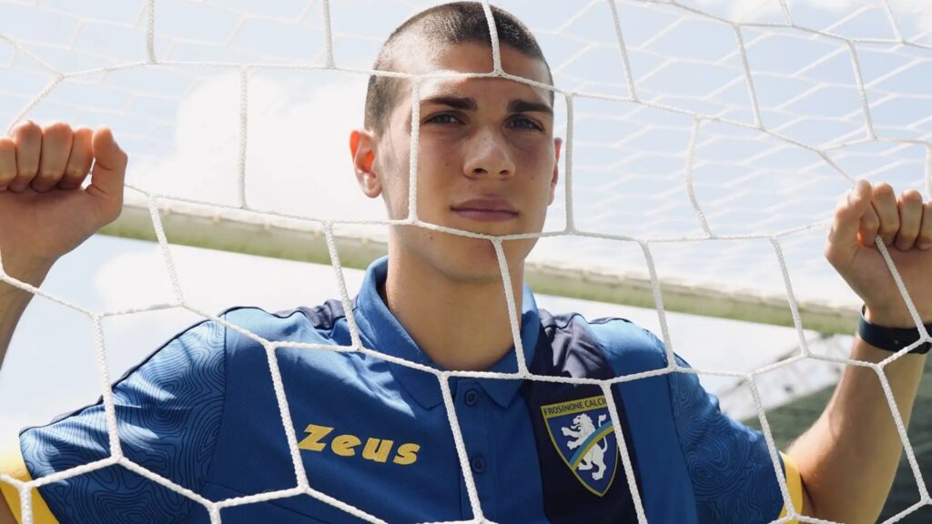 Calciomercato Napoli, nel Mirino c'è Giorgi Kvernadze del Frosinone: gli Azzurri Preparano il Colpo a Gennaio 3 Calciomercato Napoli, nel Mirino c'è Giorgi Kvernadze del Frosinone: gli Azzurri Preparano il Colpo a Gennaio
