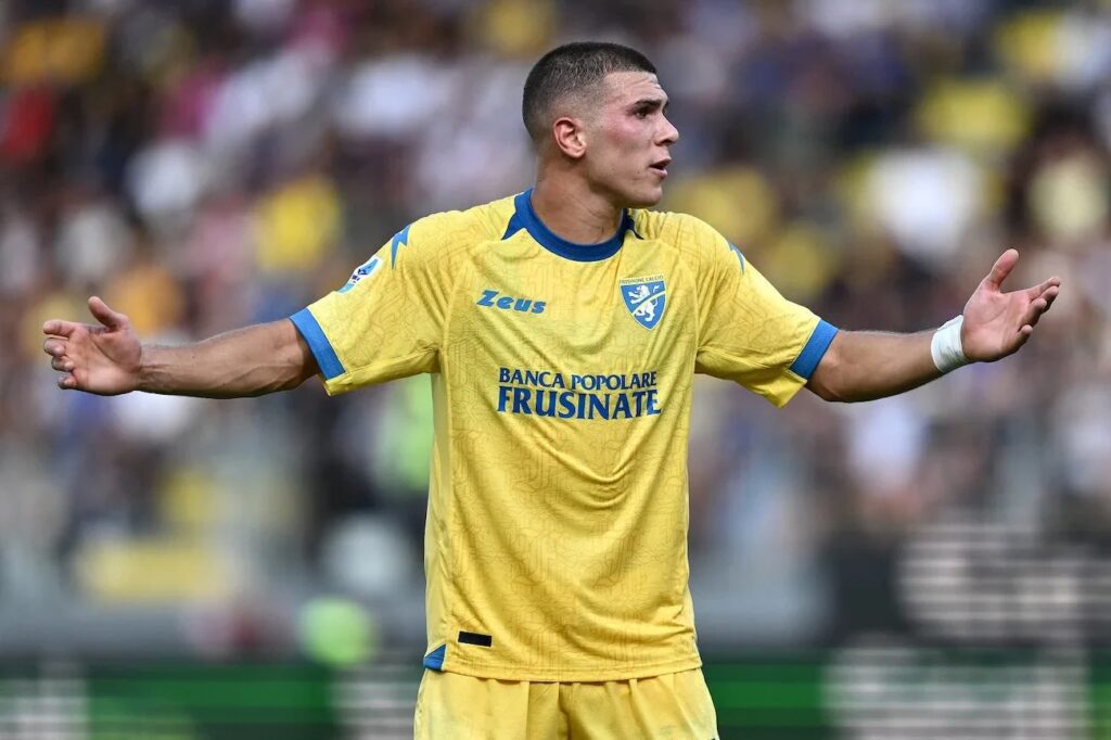 Giorgi Kvernadze Incanta la Serie A: Roma, Napoli e Fiorentina sul Talento del Frosinone 3 Giorgi Kvernadze Incanta la Serie A: Roma, Napoli e Fiorentina sul Talento del Frosinone