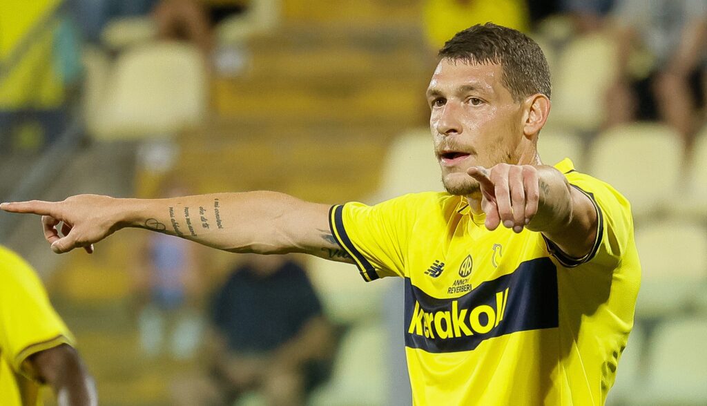 Belotti, l'ex Cagliari Vola con il Modena: Doppietta al Cesena e 5 gol in 5 Gare 2 Belotti, l'ex Cagliari Vola con il Modena: Doppietta al Cesena e 5 gol in 5 Gare